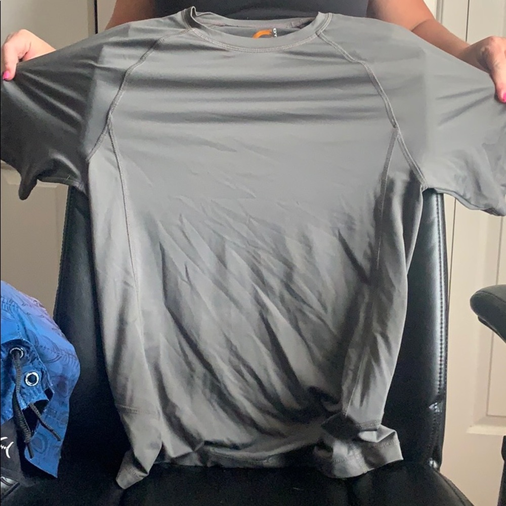 Men’s medium rash guard